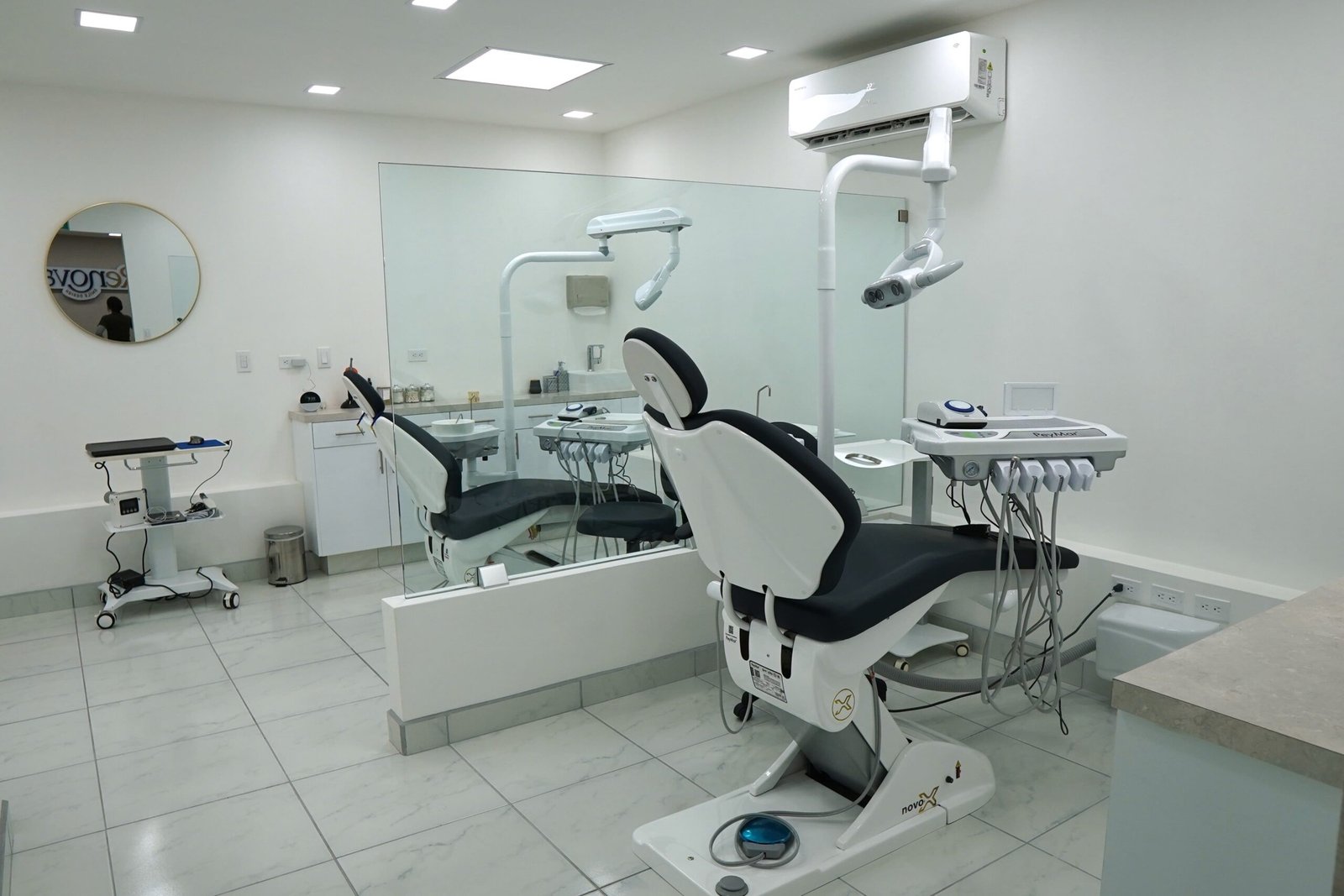 Renova Smile Design modern dental treatment room